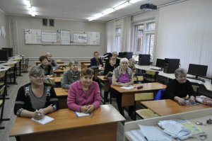 Старшее поколение осваивает компьютер Старшее поколение осваивает компьютер
