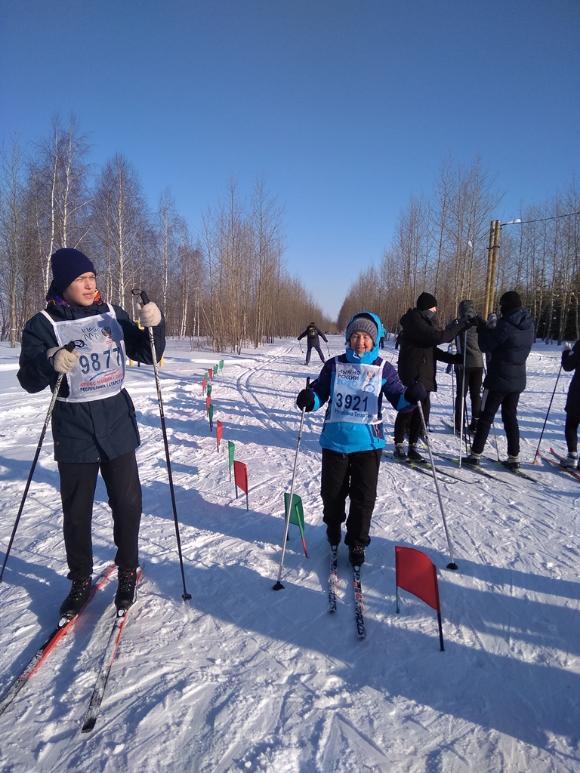 С ПРЕКРАСНЫМ НАСТРОЕНИЕМ – НА ЛЫЖНЮ